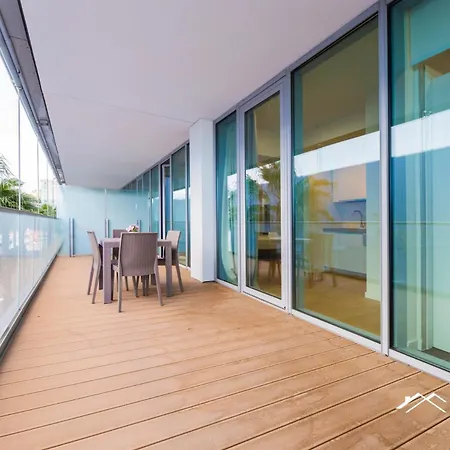 Waterfront Lux| Studio|a/c|parking|gym|wifi By Tilo * Cenova